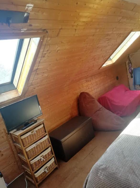 Cozy Loft In Bushey, 20 Mins By Train To Euston London Lägenhet Exteriör bild