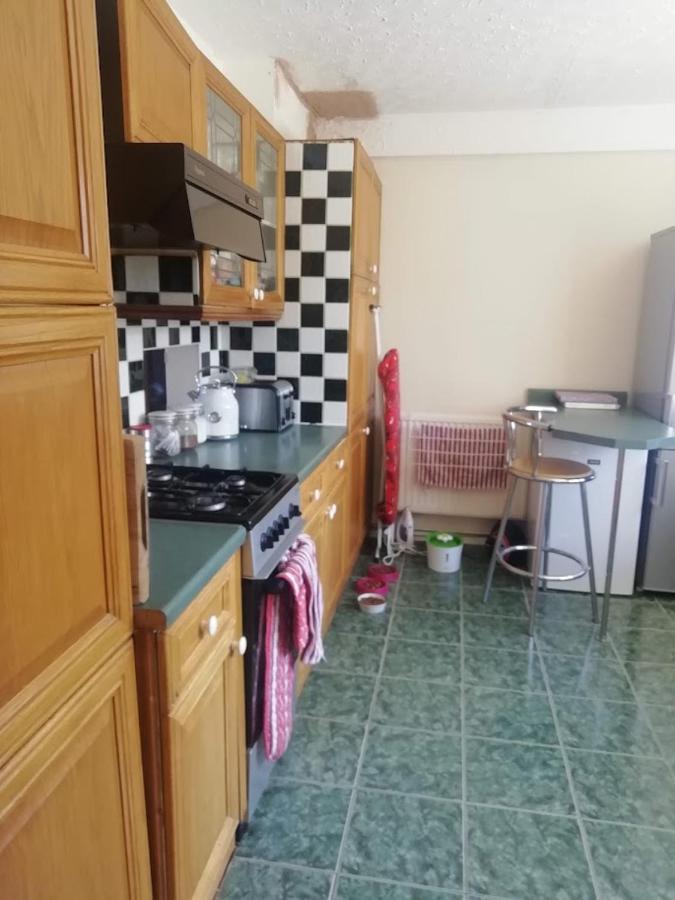 Cozy Loft In Bushey, 20 Mins By Train To Euston London Lägenhet Exteriör bild