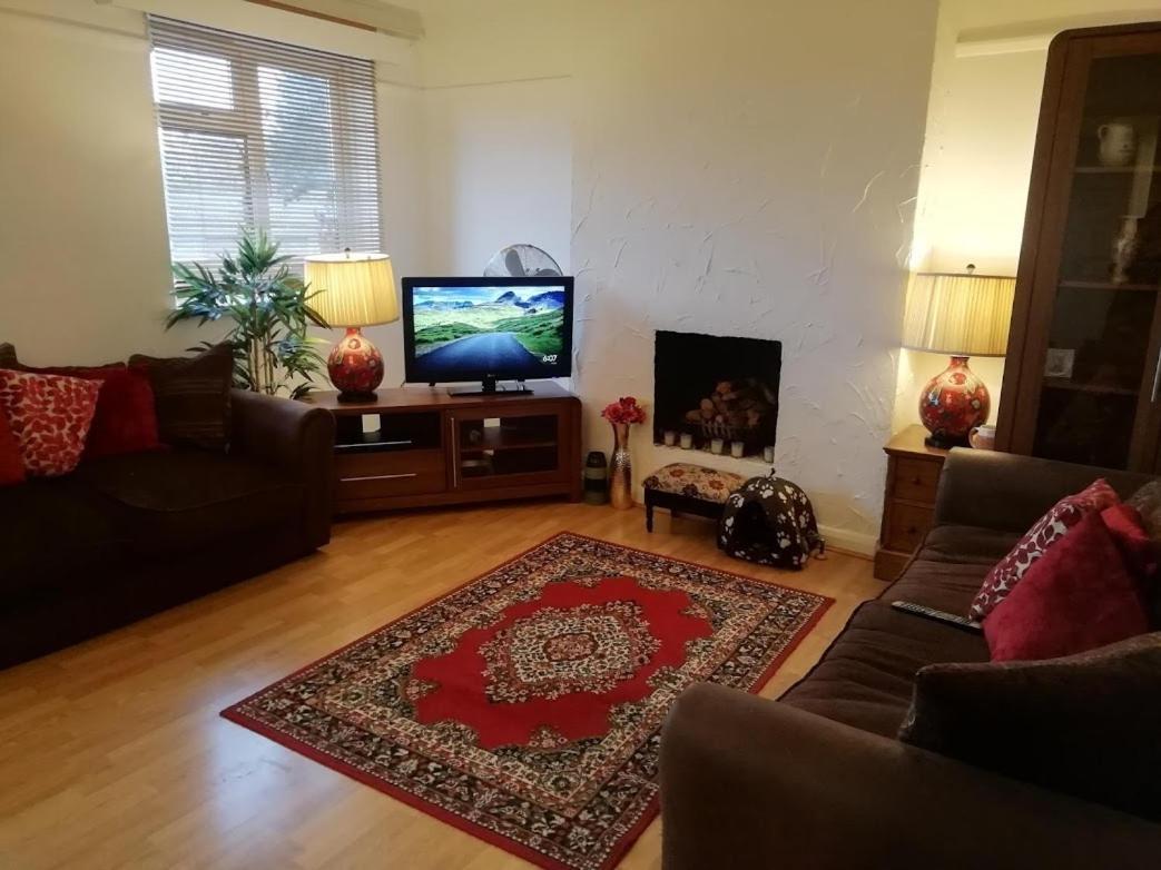 Cozy Loft In Bushey, 20 Mins By Train To Euston London Lägenhet Exteriör bild